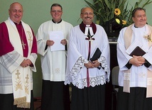 Od lewej: bp Piotr Greger, ks. prof. Józef Budniak, bp Adrian Korczago i ks. Czesław Szwed podczas ekumenicznego dziękczynienia za plony.