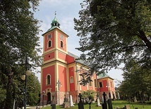 Kościół parafialny skrywający największy w wiejskich wspólnotach Polski obraz Maryi.