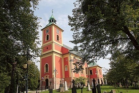 Kościół parafialny skrywający największy w wiejskich wspólnotach Polski obraz Maryi.