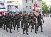 Uroczystość na placu im. J. Piłsudskiego.