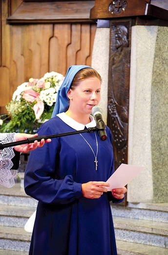 Siostra Nina podczas uroczystości zaślubin.