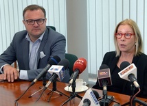 Małgorzata Potocka na konferencji prasowej w Urzędzie Miasta z Radosławem Witkowskim, prezydentem Radomia.