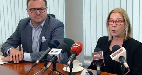 Małgorzata Potocka na konferencji prasowej w Urzędzie Miasta z Radosławem Witkowskim, prezydentem Radomia.