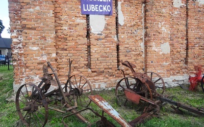 Sieczkarnia, młocarnia i inne, czyli skansen starych maszyn rolniczych w Lubecku