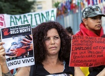 Ekolodzy protestują na całym świecie. Na zdjęciu manifestacja w Genewie.