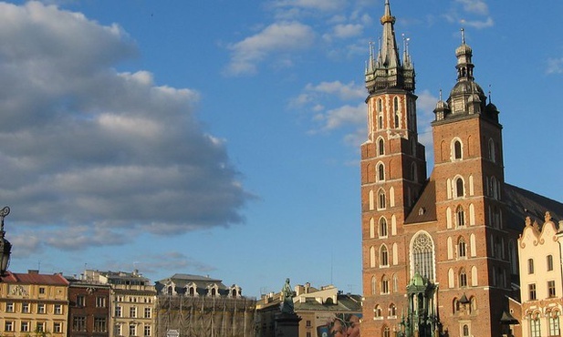 CBOS: Wzrost pozytywnych ocen działalności Kościoła