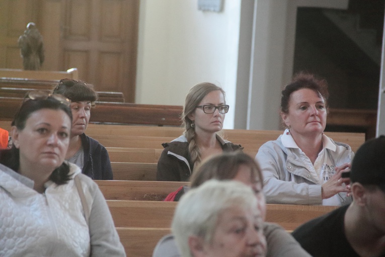 Pieszo i na wózkach - do Matki