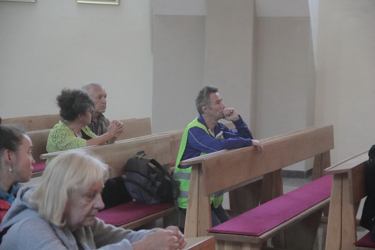 Pieszo i na wózkach - do Matki