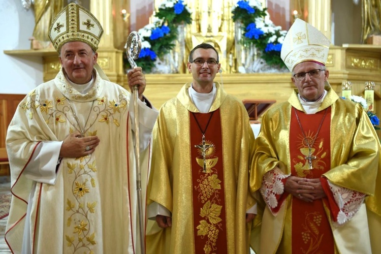 Od lewej: bp Andrzej Jeż, ks. Roman Marek i bp Mirosław Gucwa.