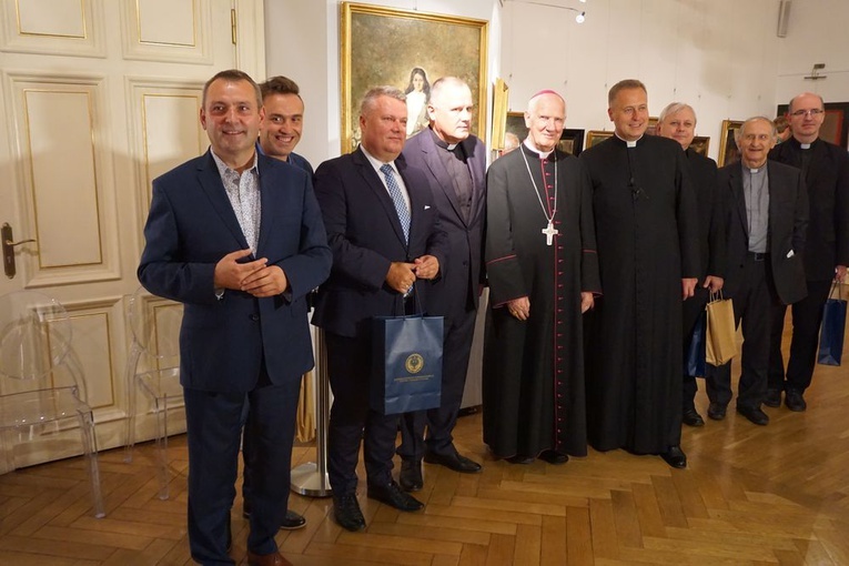 Wystawa dzieł ze zbiorów KUL w Dzierżoniowie