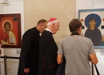Wśród prezentowanych obrazów są Chrystus Pantorkrator i św. Paweł Nowosielskiego.