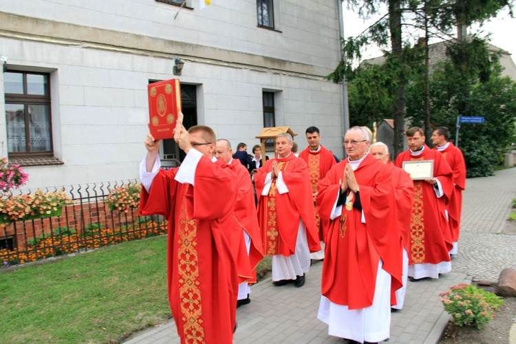 Wprowadzenie relikwii św. Walentego w Łączniku