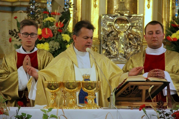 Młodzież u Matki Bożej Zawadzkiej