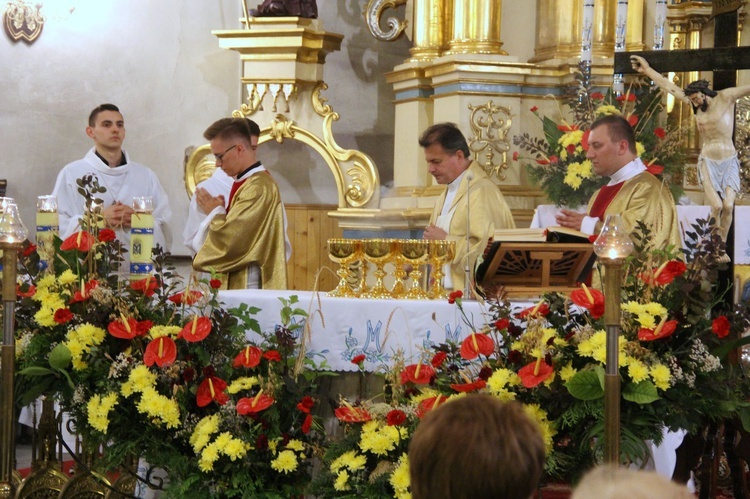 Młodzież u Matki Bożej Zawadzkiej