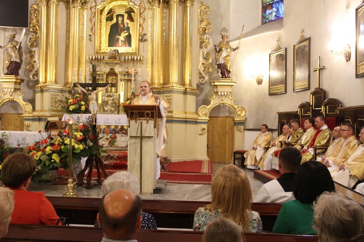 Młodzież u Matki Bożej Zawadzkiej