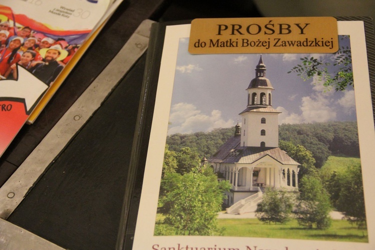 Młodzież u Matki Bożej Zawadzkiej