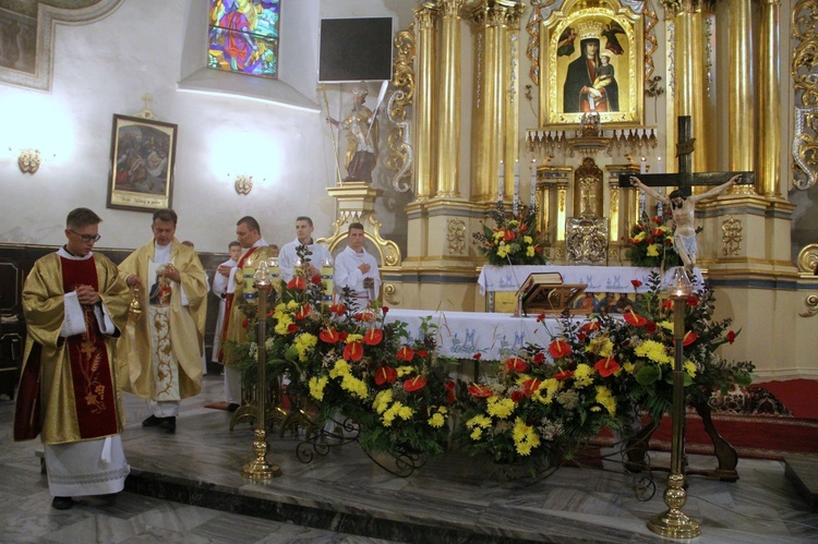 Młodzież u Matki Bożej Zawadzkiej