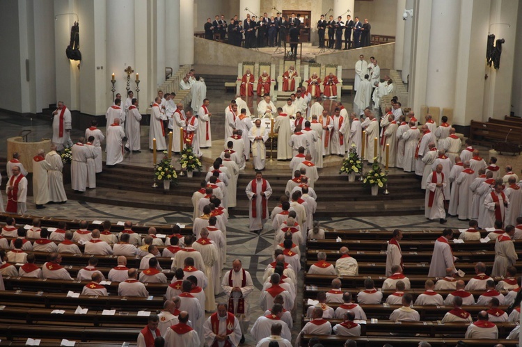 Katowice. Kapłański dzień wspólnoty w katedrze Chrystusa Króla. "Jesteśmy potrzebni, potrzebna jest Ewangelia"