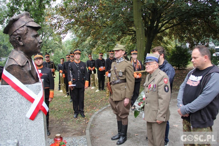 Odsłonięcie popiersi Żołnierzy Niezłomnych w Głogowie