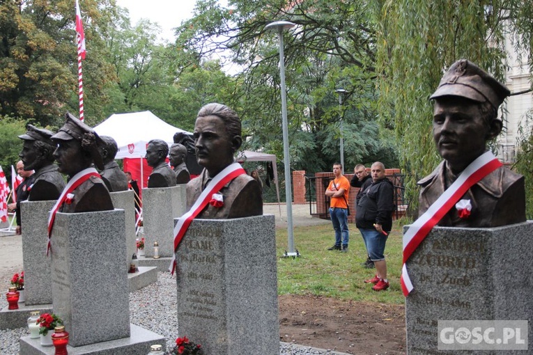 Odsłonięcie popiersi Żołnierzy Niezłomnych w Głogowie
