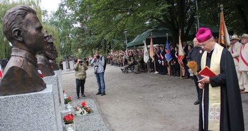 Sześć kolejnych popiersi w Głogowskiej Alei Pamięci Żołnierzy Wyklętych