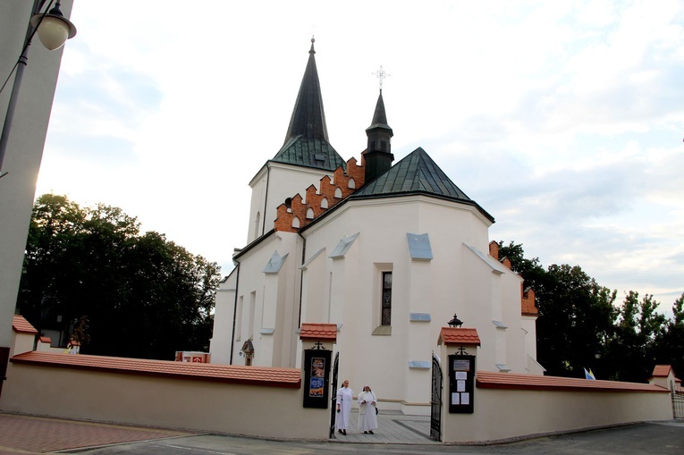 Bobowa. Błogosławieństwo odnowionego kościoła w 680. rocznicę lokacji miasta