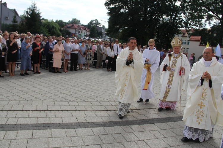 Bobowa. Błogosławieństwo odnowionego kościoła w 680. rocznicę lokacji miasta