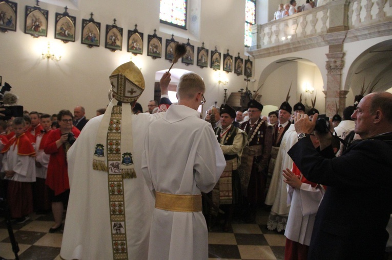 Bobowa. Błogosławieństwo odnowionego kościoła w 680. rocznicę lokacji miasta