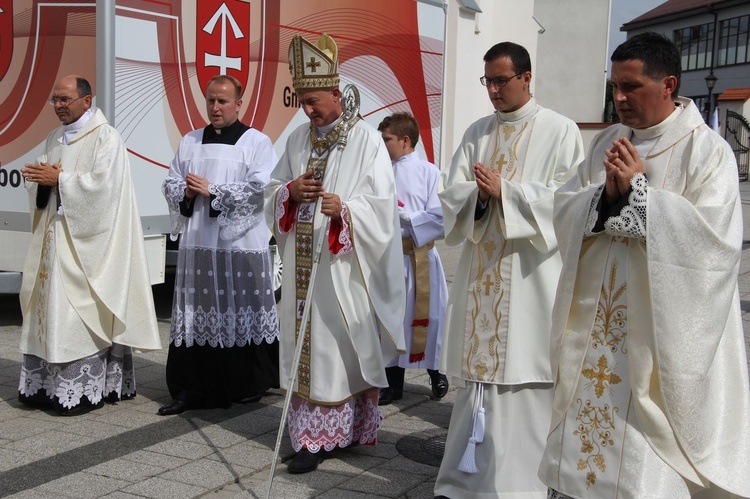 Bobowa. Błogosławieństwo odnowionego kościoła w 680. rocznicę lokacji miasta