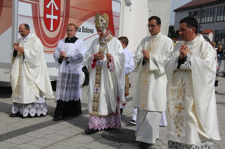 Bobowa. Błogosławieństwo odnowionego kościoła w 680. rocznicę lokacji miasta