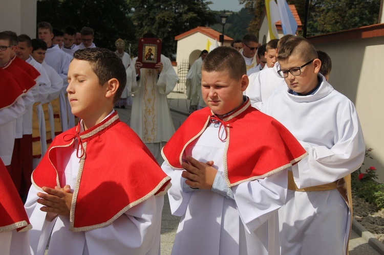 Bobowa. Błogosławieństwo odnowionego kościoła w 680. rocznicę lokacji miasta