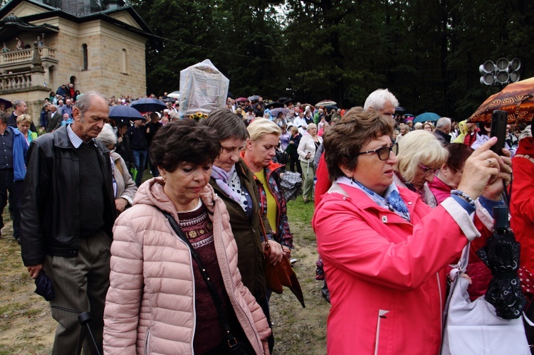 Pielgrzymka Rodzin do Kalwarii Zebrzydowskiej 2019 - Droga Krzyżowa