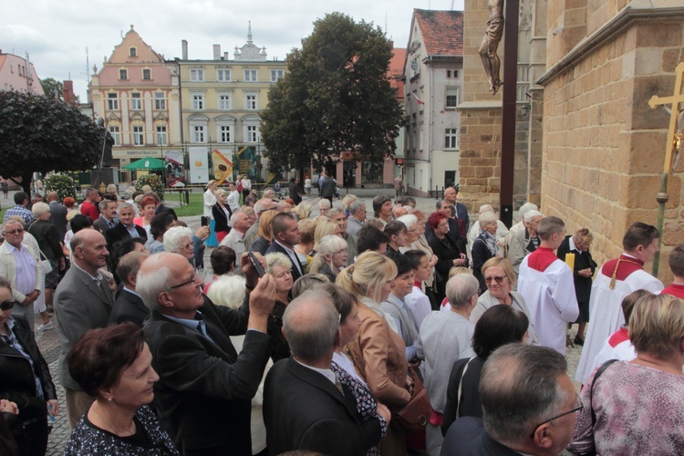 Odpust z św. Michałem Archaniołem w tle