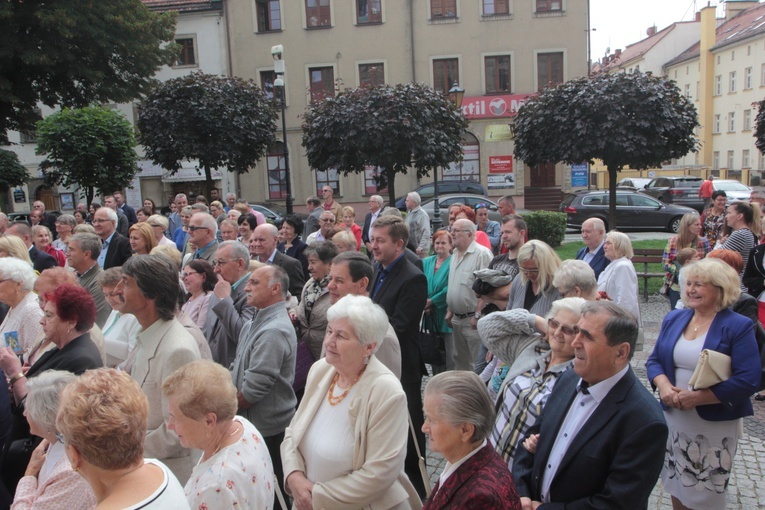 Odpust z św. Michałem Archaniołem w tle