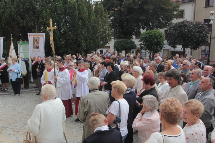 Odpust z św. Michałem Archaniołem w tle