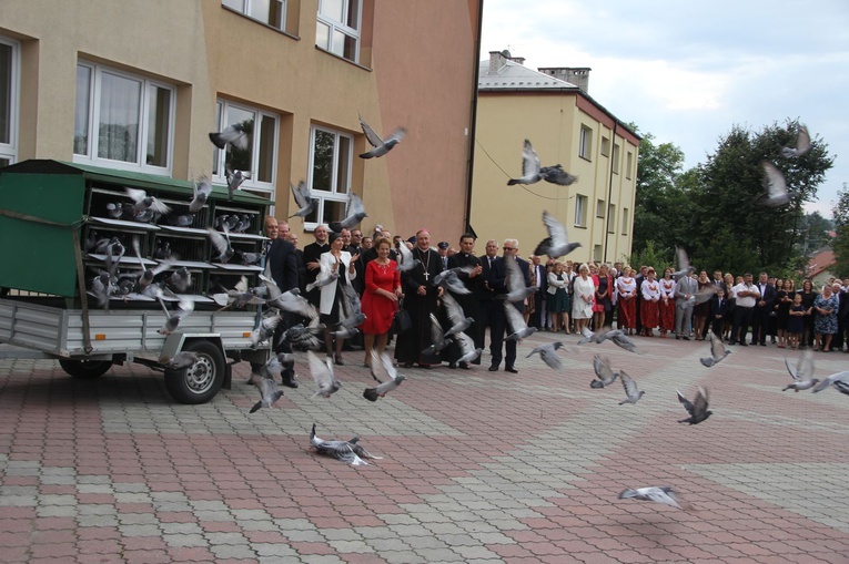 Bobowa. Błogosławieństwo odnowionego kościoła w 680. rocznicę lokacji miasta