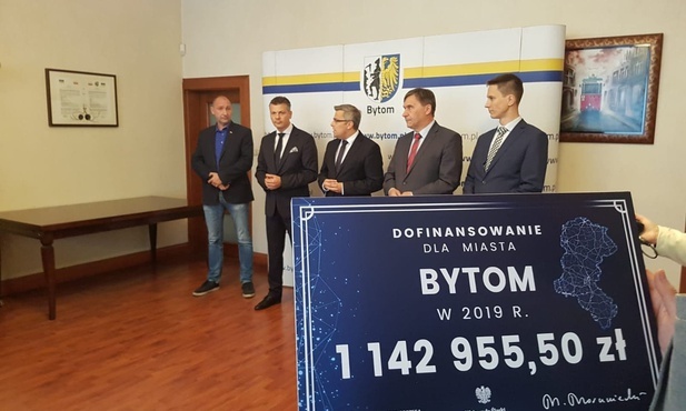 Bytom. Miasto dostało czeki na remonty dróg. Kilka ulic zyska nową nawierzchnię
