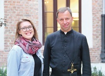 ▲	Faustyna Hinc i o. Marcin Szafors OMI zapraszają na zajęcia do Oblackiego Centrum Edukacji i Kultury w Gdańsku. 