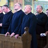 ▲	Duchowni warmińscy spotkali się na modlitwie w bazylice gietrzwałdzkiej.