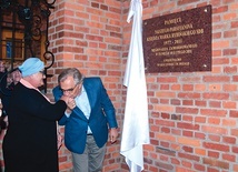 ▼	Rodzina, przyjaciele i parafianie ze św. Rozalii dziękowali Bogu za pochodzącego z parafii kapłana.