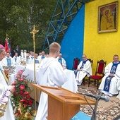 ▲	Rocznicowej Mszy św. przewodniczył bp Henryk Tomasik. 