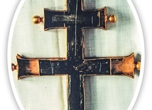 Czy relikwiarz ze Świętego Krzyża zawiera fragment drzewa, na którym Jezus „śmiercią zwyciężył śmierć”?