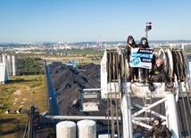 Greenpeace w Gdańsku - weszli na portowe dźwigi