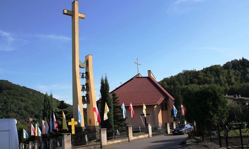 Kościół Matki Bożej Częstochowskiej w Czernichowie został poświęcony 25 lat temu.
