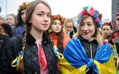 IPN przekazuje młodym Ukraińcom książkę o historii Polski