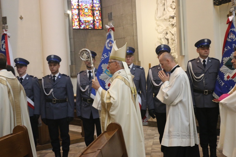 Abp Skworc: Wybór prymatu Boga jest fundamentem bezpieczeństwa państwa