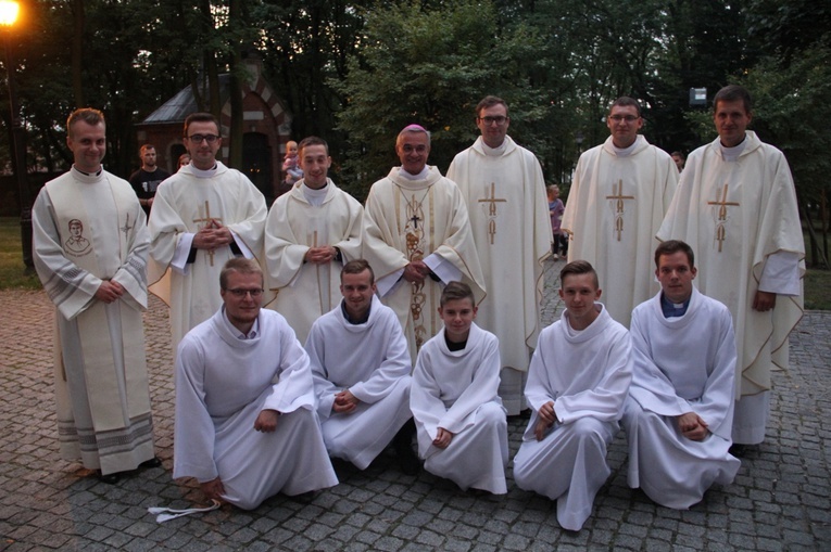 Doroczne zgromadzenie Ciemnych Typów