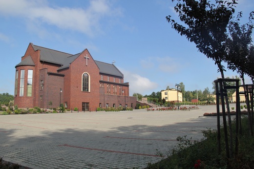Bzie Zameckie - nowy kościół
