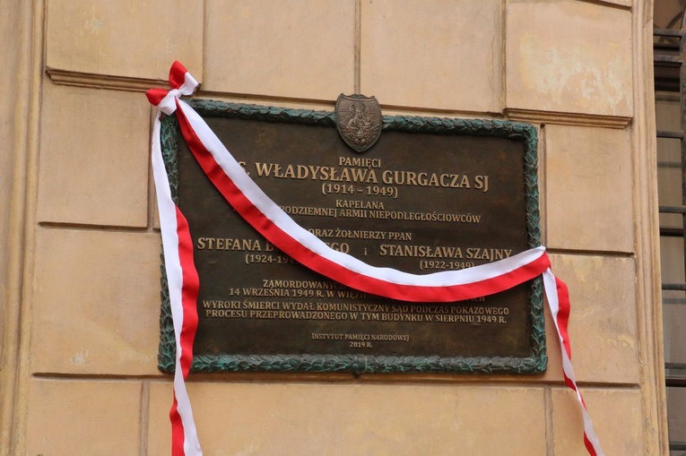 Tablica upamiętniająca zamordowanych niepodległościowców