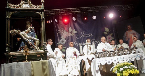 Odczytać tajemnicę obecności Maryi. Eucharystia w Skrzatuszu. Homilia bp. Edwarda Dajczaka